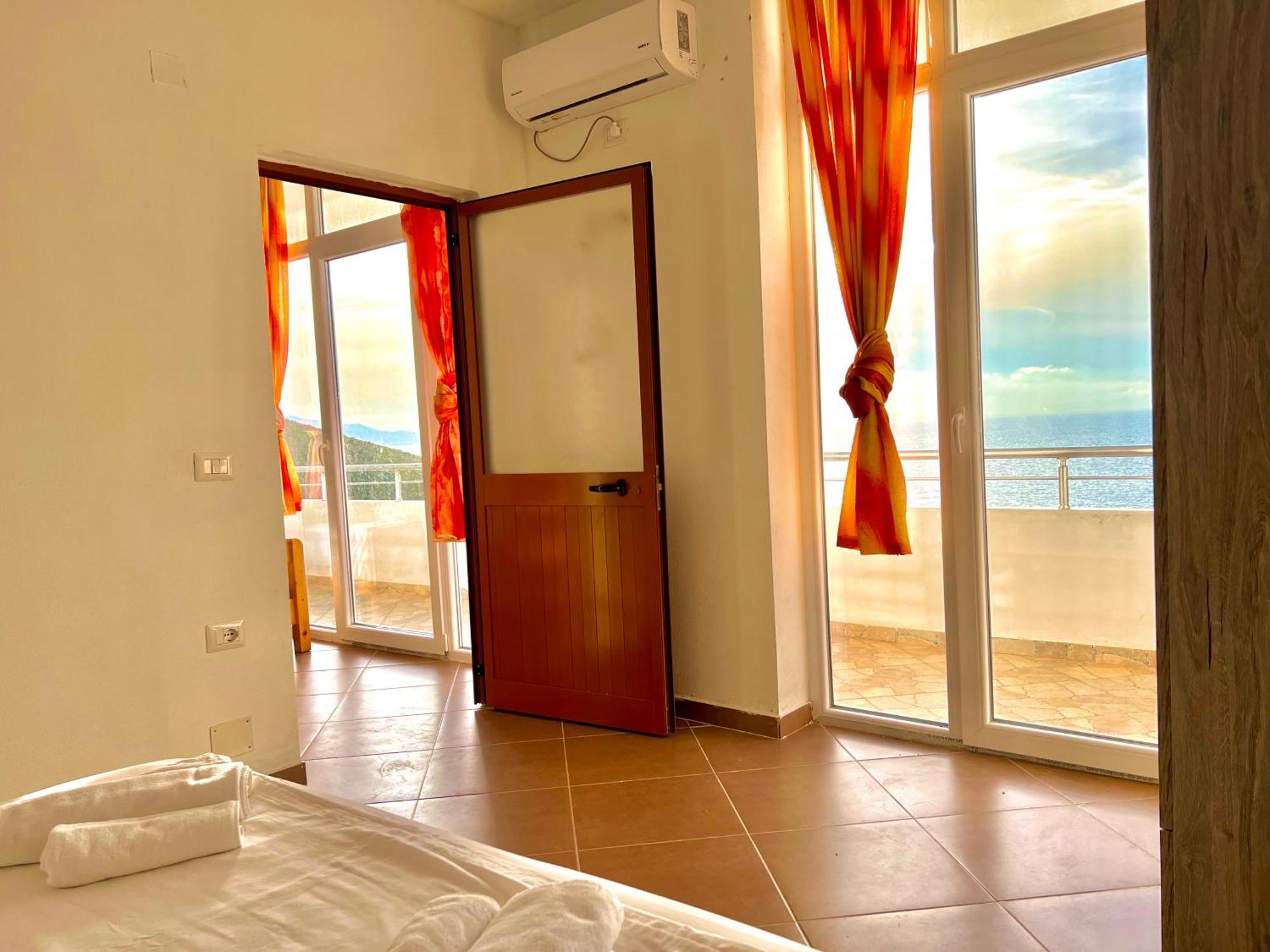 Redi'S Seaview Apartments Sarande Ngoại thất bức ảnh