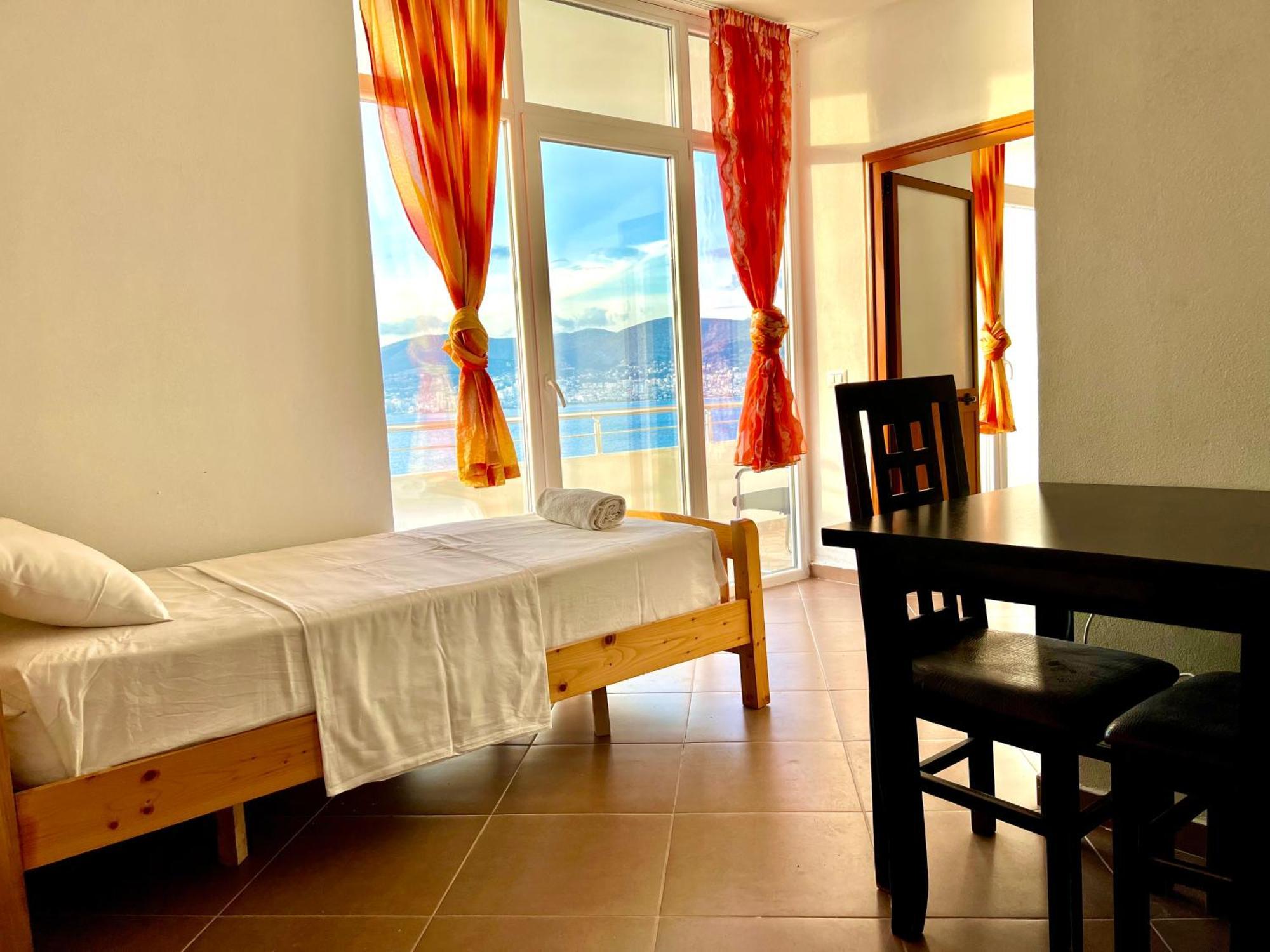 Redi'S Seaview Apartments Sarande Ngoại thất bức ảnh