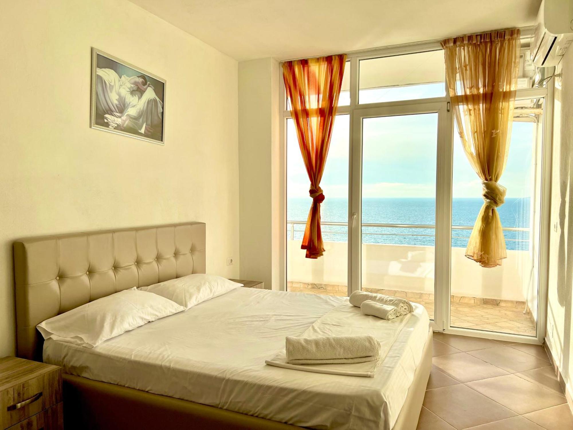 Redi'S Seaview Apartments Sarande Ngoại thất bức ảnh