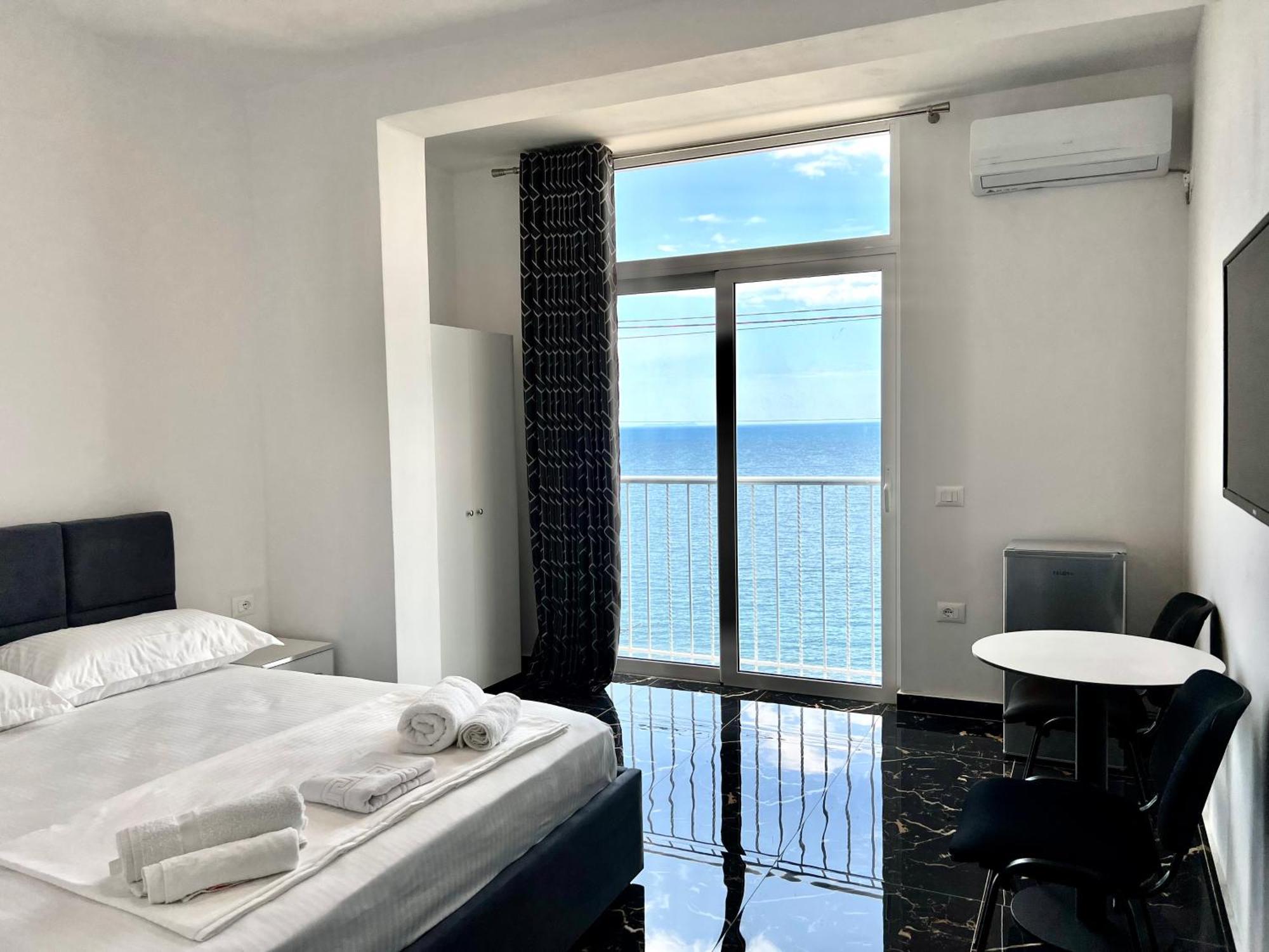 Redi'S Seaview Apartments Sarande Ngoại thất bức ảnh
