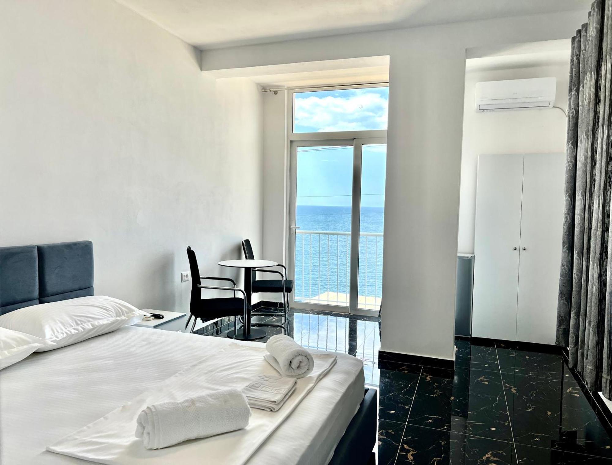 Redi'S Seaview Apartments Sarande Ngoại thất bức ảnh