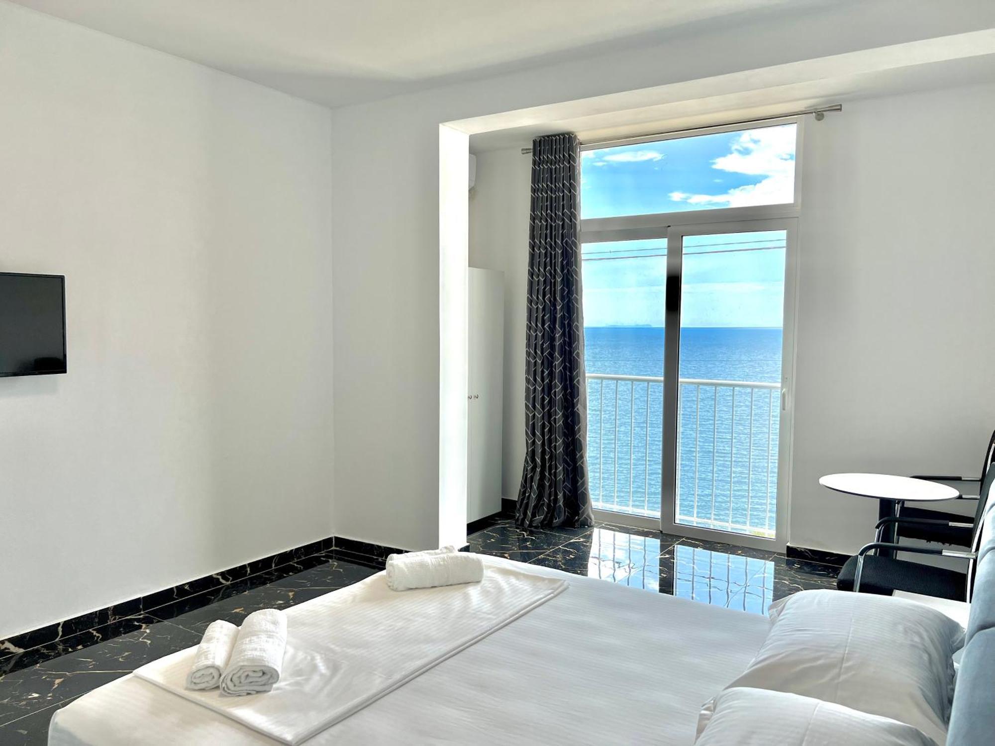 Redi'S Seaview Apartments Sarande Ngoại thất bức ảnh